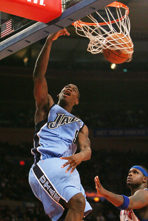 爱游戏APP-爵士横扫尼克斯,德罗赞状态火热