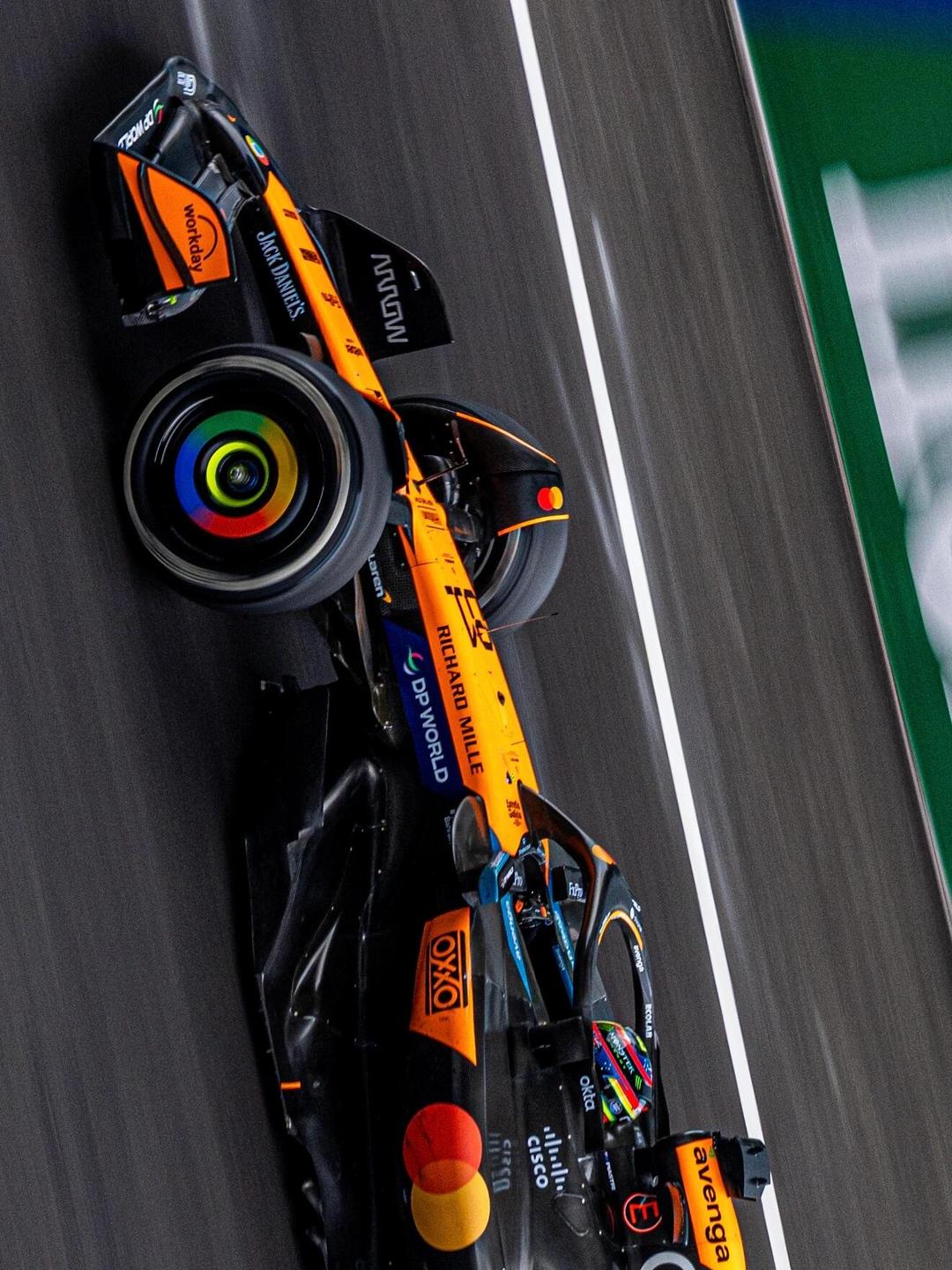 爱游戏官方-迈凯伦力克索伯车队，皮亚斯特里点燃赛场