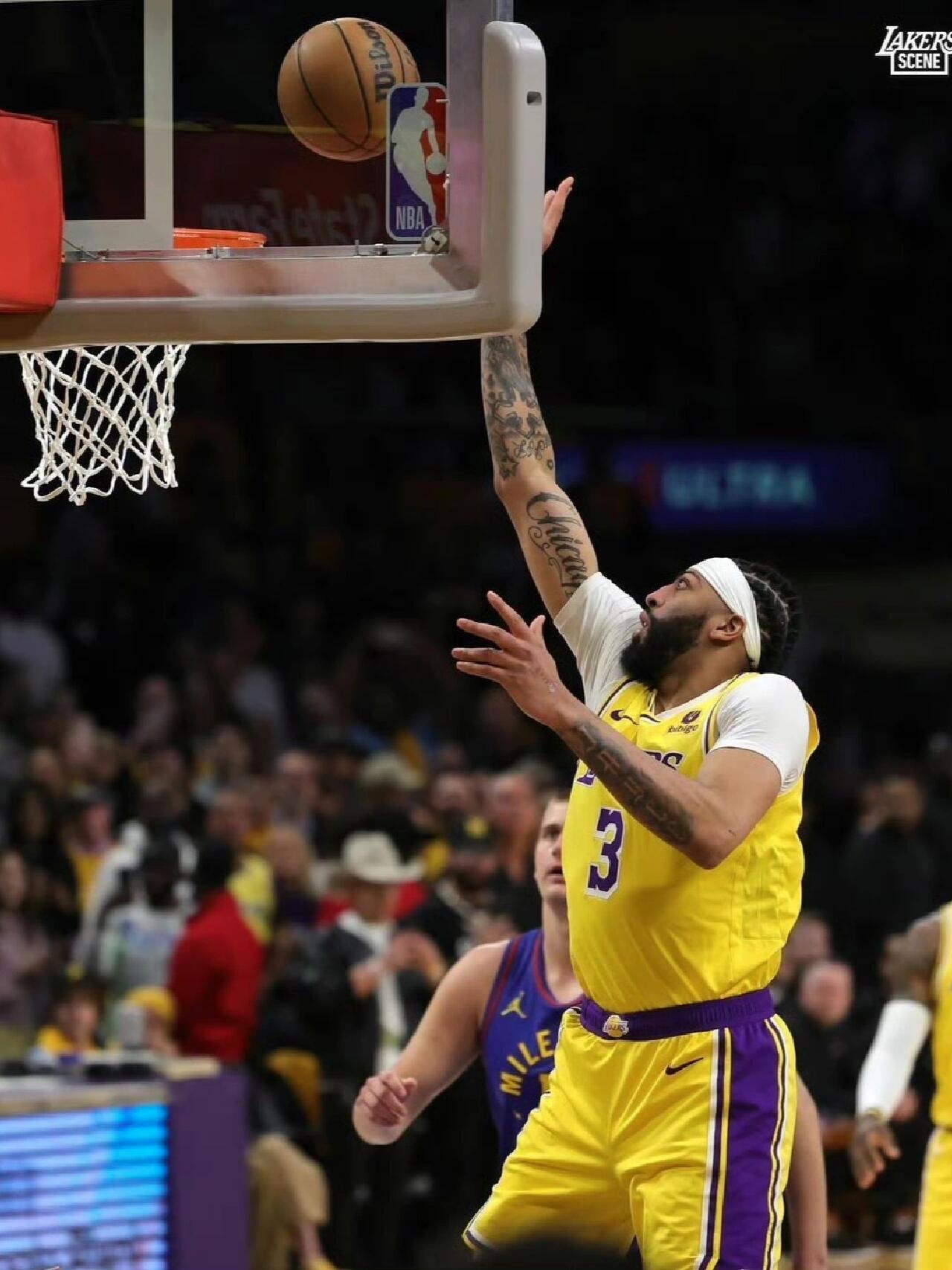 爱游戏入口-湖人轻取国王，浓眉哥点燃赛场