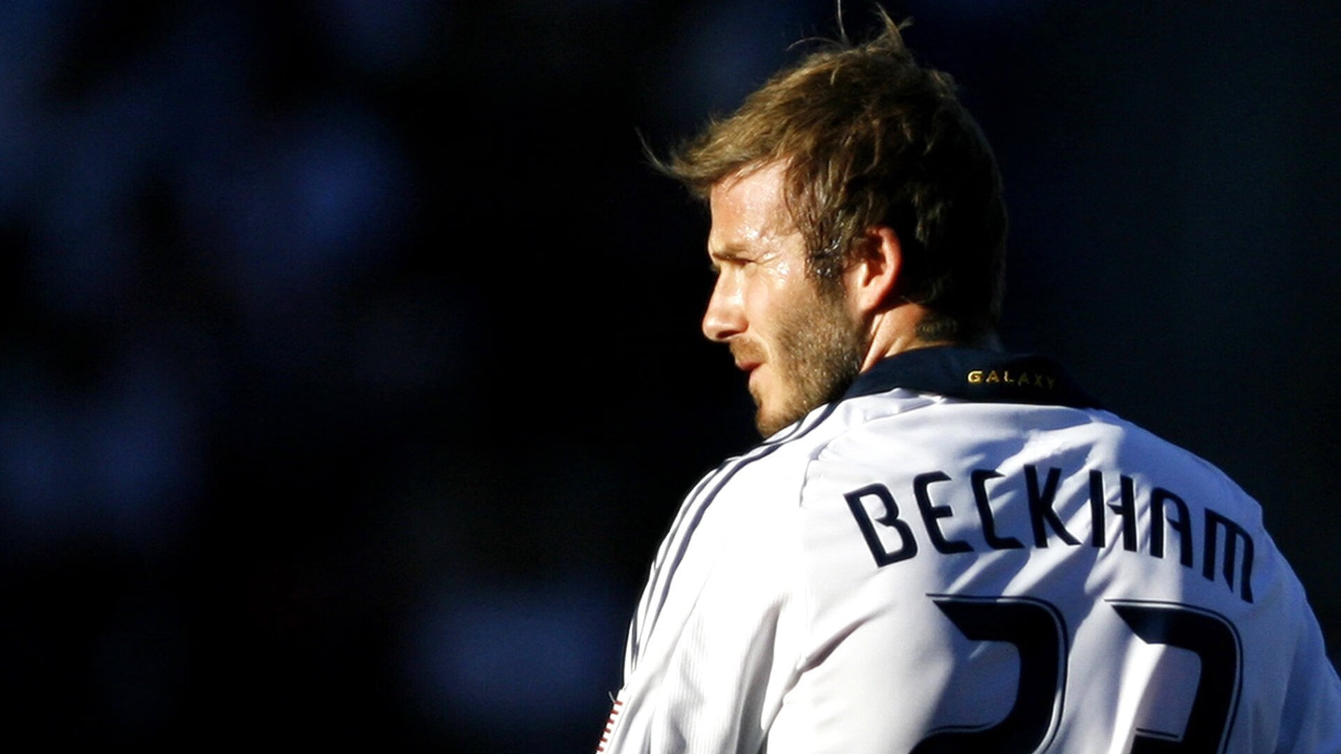 爱游戏官方-詹姆斯用实力证明自己,开拓者强压魔术,时代更迭中的篮球叙事