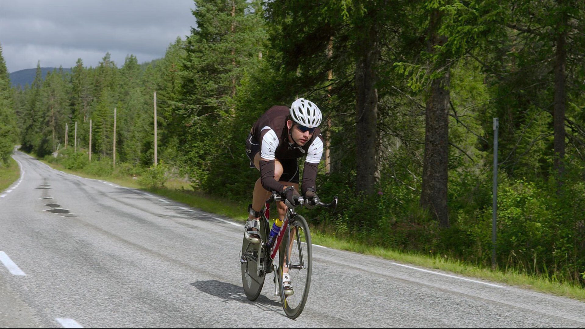 爱游戏娱乐-当萨克拉门托的魔术师，遇见欧冠赛场的国王，福克斯的双面统治艺术